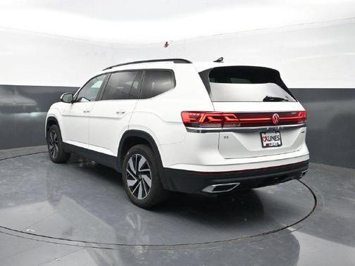 Pure White 2024 Volkswagen Atlas 2.0T SE w/Technology 4MOTION