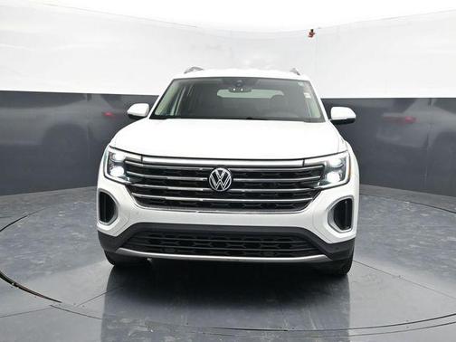 Pure White 2024 Volkswagen Atlas 2.0T SE w/Technology 4MOTION