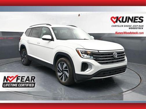 Pure White 2024 Volkswagen Atlas 2.0T SE w/Technology 4MOTION