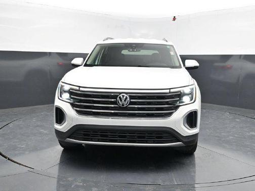 Pure White 2024 Volkswagen Atlas 2.0T SE w/Technology 4MOTION