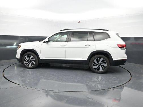 Pure White 2024 Volkswagen Atlas 2.0T SE w/Technology 4MOTION