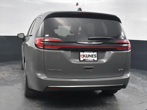 2025 Chrysler Pacifica L