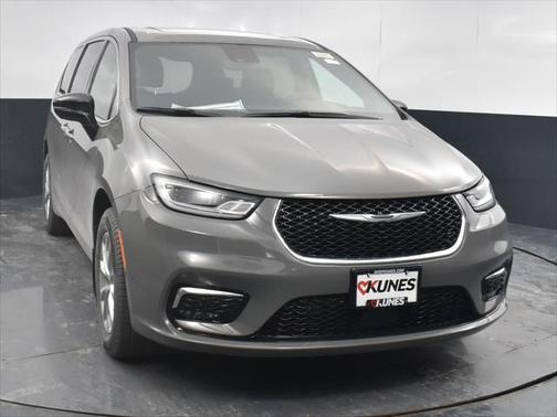 2025 Chrysler Pacifica L