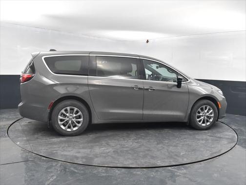 2025 Chrysler Pacifica L