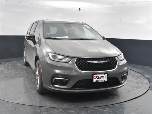 2025 Chrysler Pacifica L