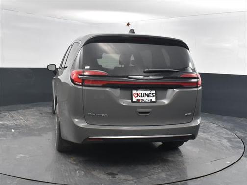 2025 Chrysler Pacifica L