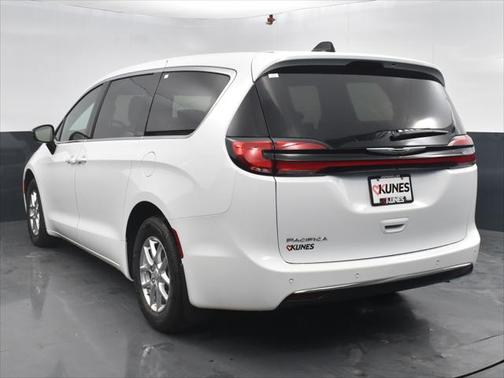 2025 Chrysler Pacifica L