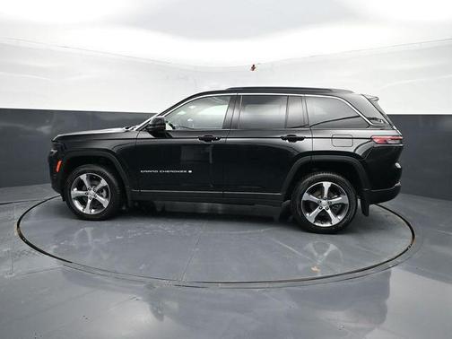 Diamond Black Crystal Pearlcoat 2026 Jeep Grand Cherokee Limited