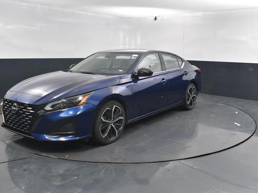 2023 Nissan Altima SR FWD