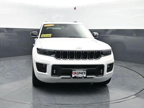 Bright White Clearcoat 2022 Jeep Grand Cherokee Overland
