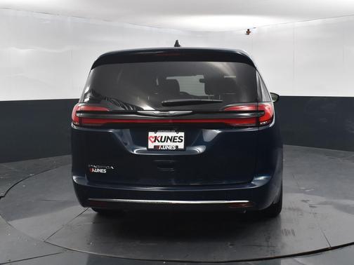 2025 Chrysler Pacifica L