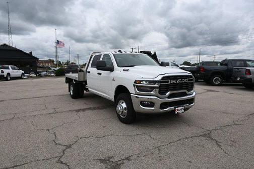Bright White Clearcoat 2026 RAM 3500 Tradesman Crew Cab 4x4 8' Box