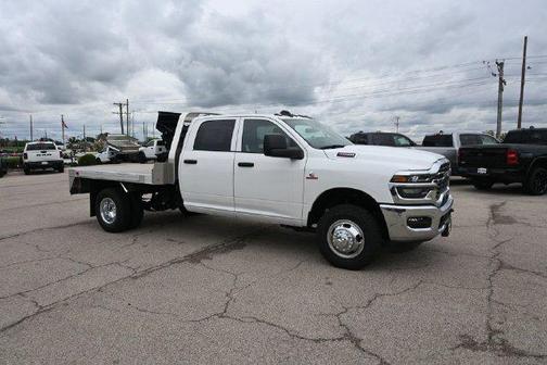 Bright White Clearcoat 2026 RAM 3500 Tradesman Crew Cab 4x4 8' Box