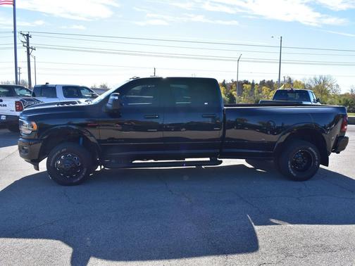 2024 RAM 3500 Limited Crew Cab 4x4 8' Box