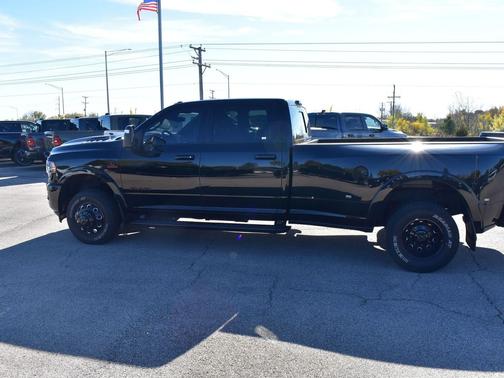 2024 RAM 3500 Limited Crew Cab 4x4 8' Box