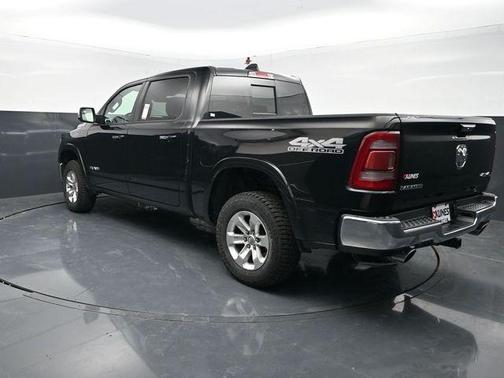 Diamond Black Crystal Pearlcoat 2022 RAM 1500 Laramie