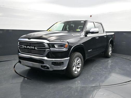 Diamond Black Crystal Pearlcoat 2022 RAM 1500 Laramie