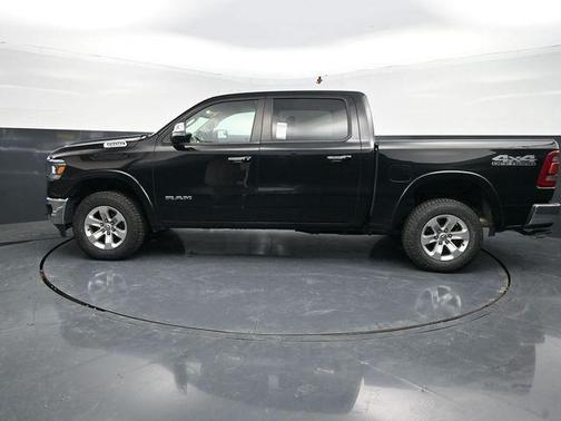 Diamond Black Crystal Pearlcoat 2022 RAM 1500 Laramie