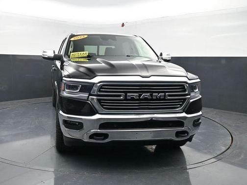 Diamond Black Crystal Pearlcoat 2022 RAM 1500 Laramie