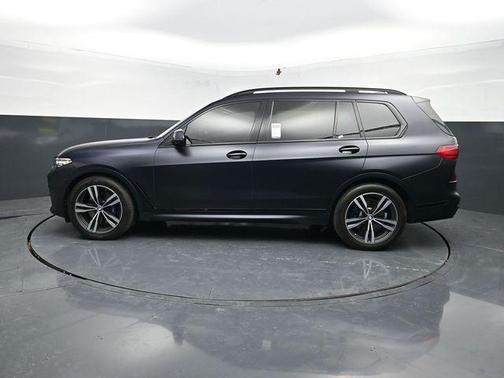 Black Sapphire Metallic 2022 BMW X7 xDrive40i