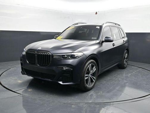 Black Sapphire Metallic 2022 BMW X7 xDrive40i