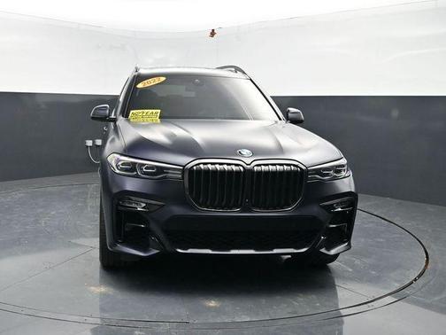 Black Sapphire Metallic 2022 BMW X7 xDrive40i