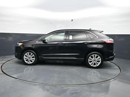 Black Metallic 2022 Ford Edge Titanium