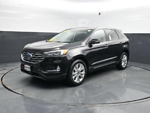 Black Metallic 2022 Ford Edge Titanium