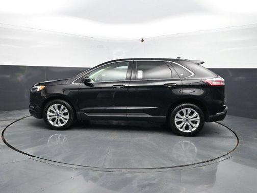 Black Metallic 2022 Ford Edge Titanium