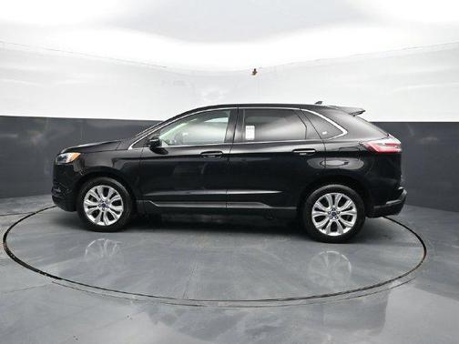 Black Metallic 2022 Ford Edge Titanium