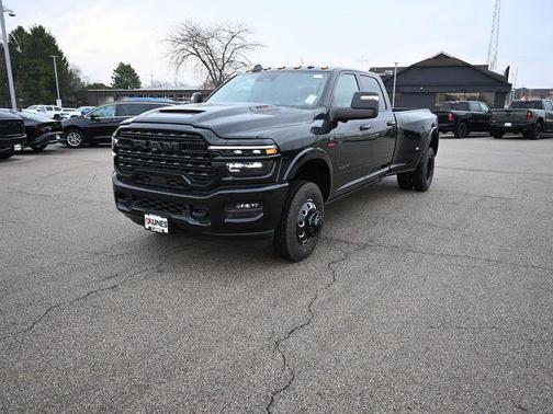 Diamond Black Crystal Pearlcoat 2026 RAM 3500 Limited Crew Cab 4x4 8' Box