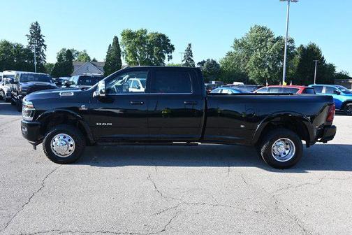 Diamond Black Crystal Pearlcoat 2026 RAM 3500 Longhorn
