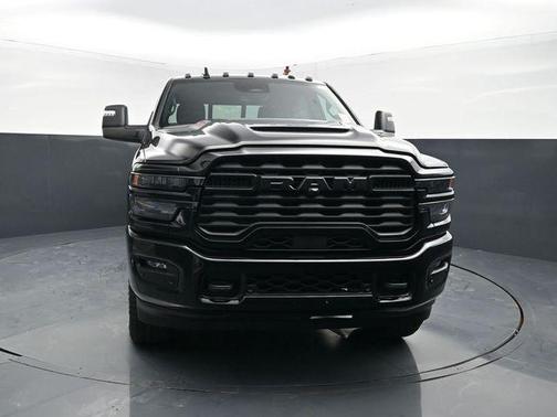 Diamond Black Crystal Pearlcoat 2026 RAM 2500 Black Express Crew Cab 4x4 6'4' Box