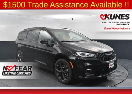 Diamond Black Crystal Pearlcoat 2026 Chrysler Pacifica Limited