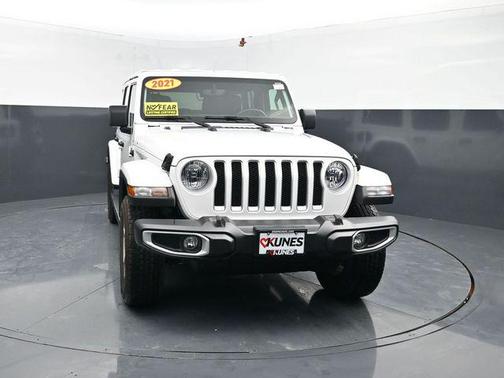 Bright White Clearcoat 2021 Jeep Wrangler Unlimited Sahara