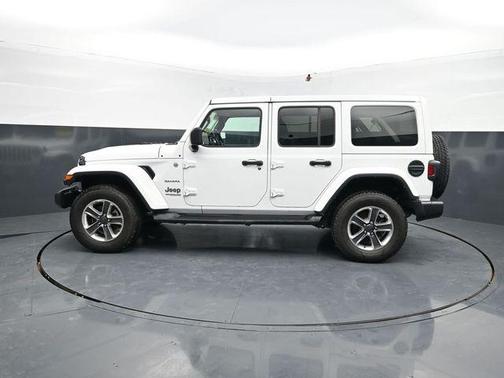 Bright White Clearcoat 2021 Jeep Wrangler Unlimited Sahara