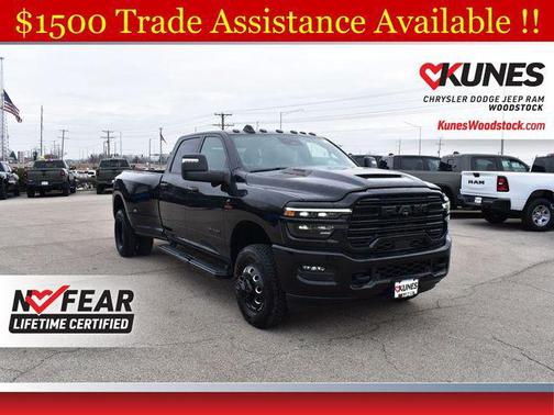 Diamond Black Crystal Pearlcoat 2026 RAM 3500 Laramie Crew Cab 4x4 8' Box