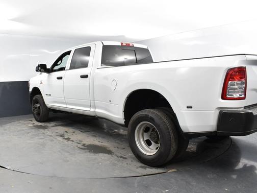 2022 RAM 3500 Tradesman Crew Cab 4x4 8' Box