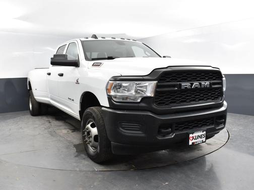 2022 RAM 3500 Tradesman Crew Cab 4x4 8' Box