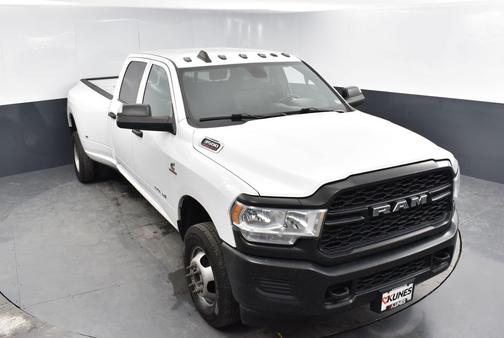 2022 RAM 3500 Tradesman Crew Cab 4x4 8' Box