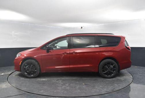 Red Hot Pearlcoat 2026 Chrysler Pacifica L