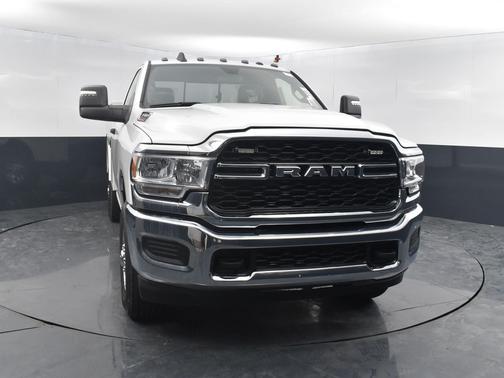 2024 RAM 3500 Tradesman Regular Cab 4x4 8' Box