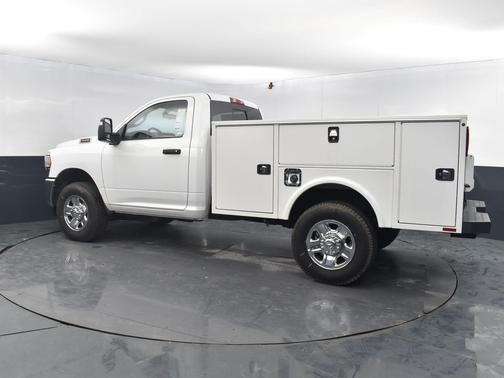 2024 RAM 3500 Tradesman Regular Cab 4x4 8' Box