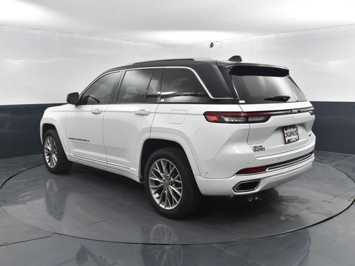 2022 Jeep Grand Cherokee Summit