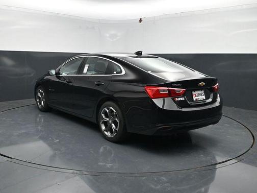 Mosaic Black Metallic 2024 Chevrolet Malibu FWD 1LT