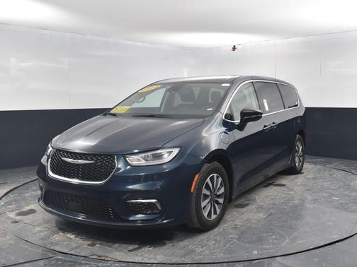 2024 Chrysler Pacifica Hybrid Select