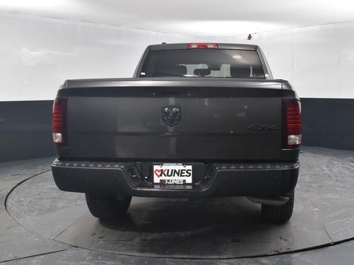 2024 RAM 1500 Classic Warlock Crew Cab 4x4 5'7' Box