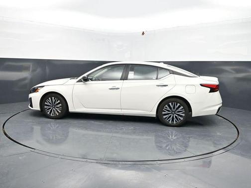 Glacier White 2025 Nissan Altima 2.5 SV
