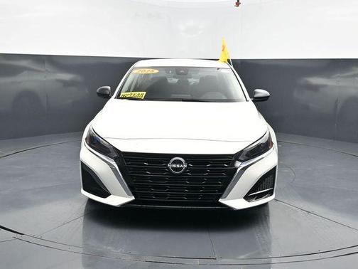Glacier White 2025 Nissan Altima 2.5 SV