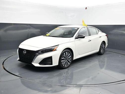 Glacier White 2025 Nissan Altima 2.5 SV